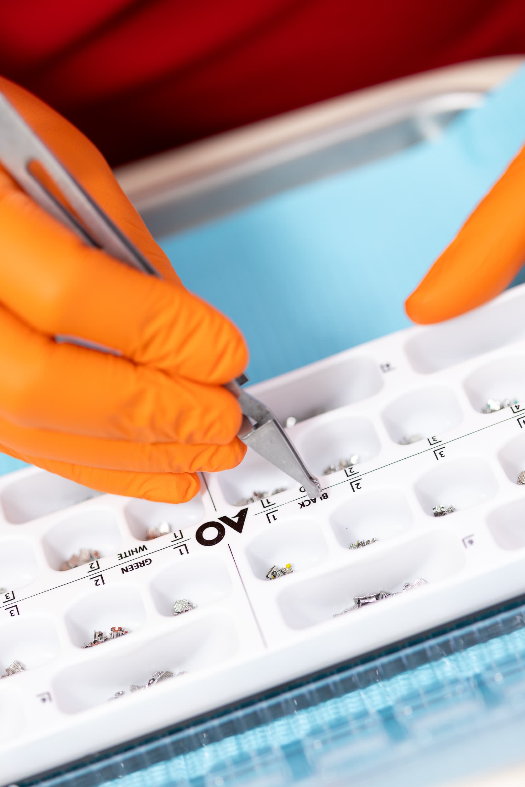 Brackets Estéticos y Alineadores Invisibles - Image 1